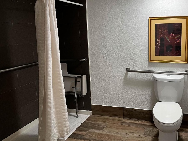 Van Ness Inn image 3
