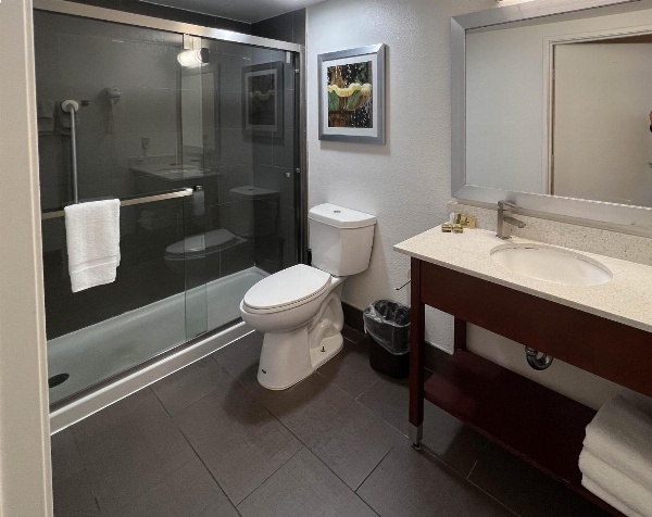 Van Ness Inn image 5