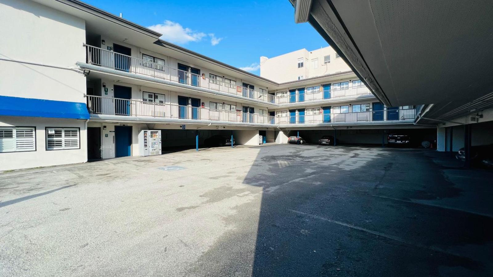 Van Ness Inn